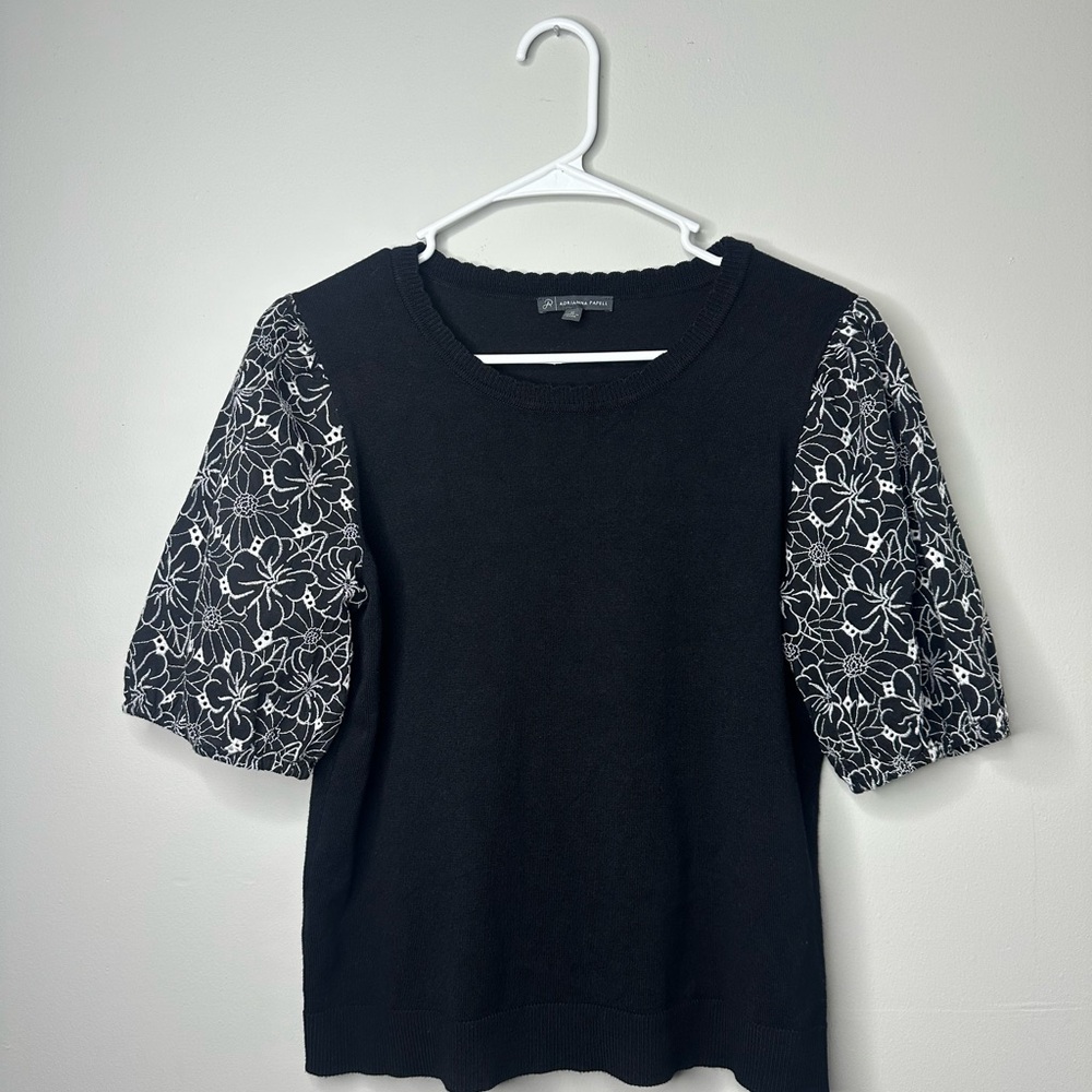 Adrianna Papell Puff Short Sleeve Top Black & White Floral Detail Sleeves Sz M